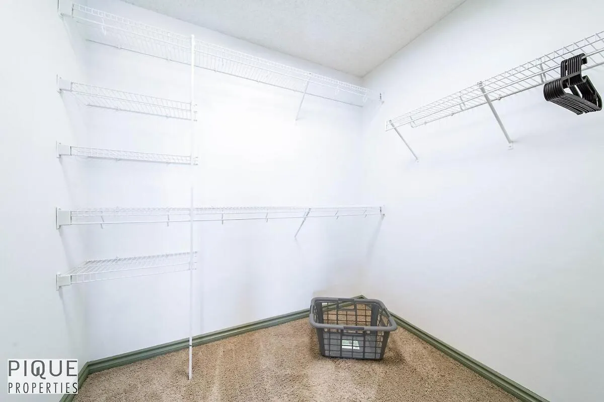 Apartment Bright Luxury Home-Sunroom-King Bed-Ac-Nflx&Wifi Edmonton
