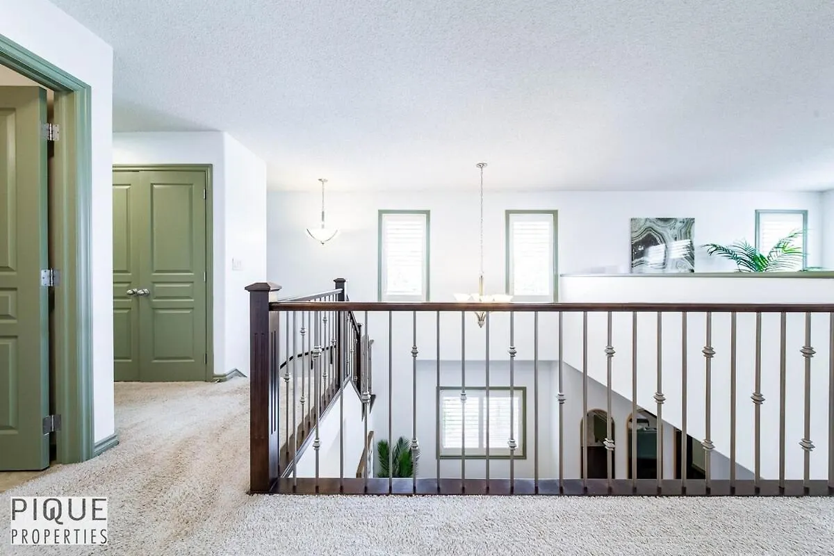 Bright Luxury Home-Sunroom-King Bed-Ac-Nflx&Wifi Edmonton Canada