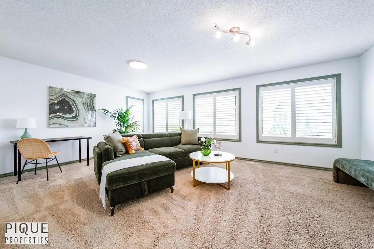 Bright Luxury Home-Sunroom-King Bed-Ac-Nflx&Wifi Edmonton 0*,  Canada